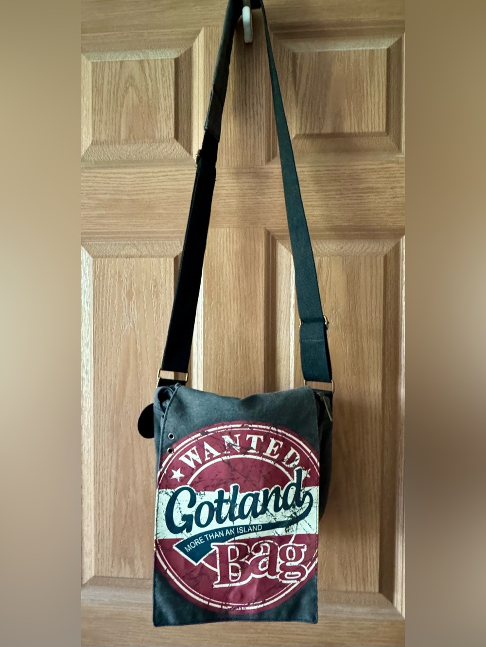 Robin Ruth Gotland Wanted Graphic Messenger Bag - Black and Red